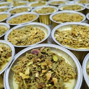 Bann cups cheesecake avek pistache ek lezot topping