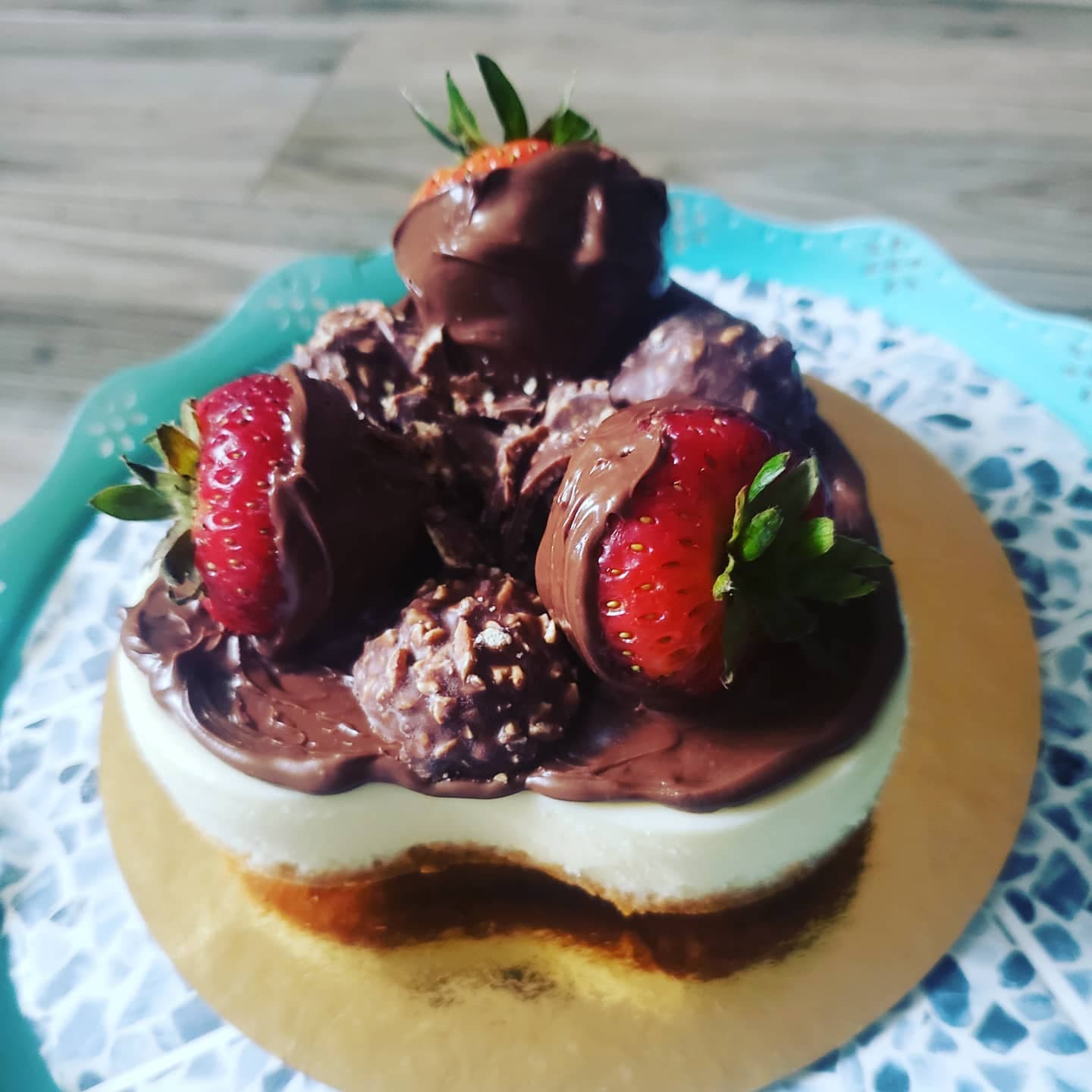 Cheesecake fet an form leker avek fraise ek chocolat