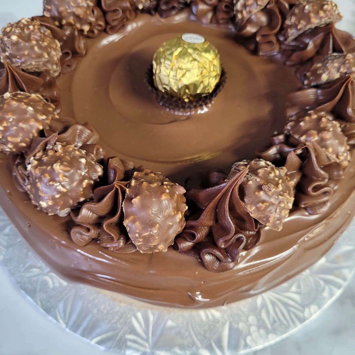 Cheesecake chocolat avek Ferrero Rocher ek topping chocolat